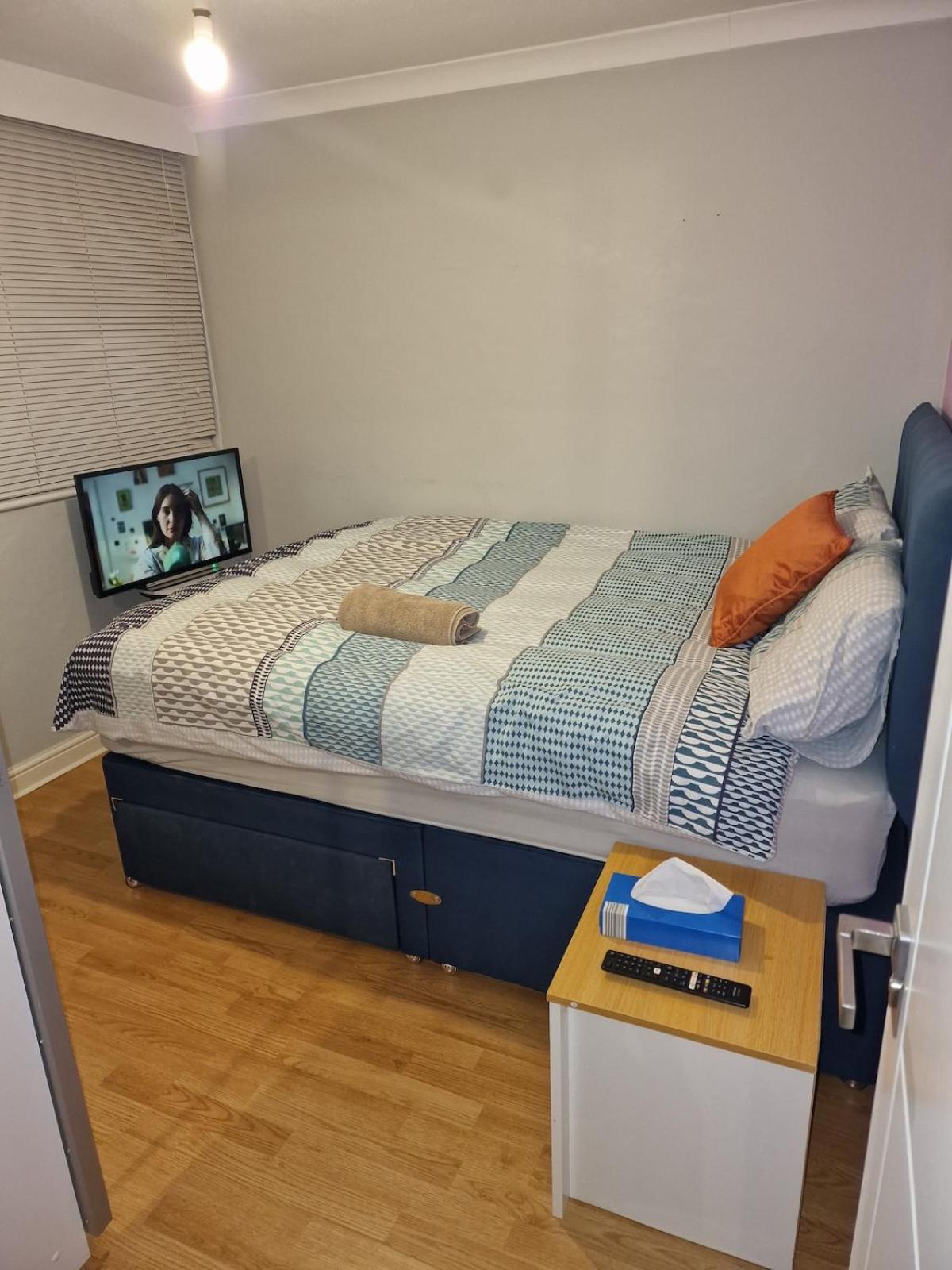 Nightrest Homes Hemel Hempstead Smart Tv In Each Room - Parking Luaran gambar